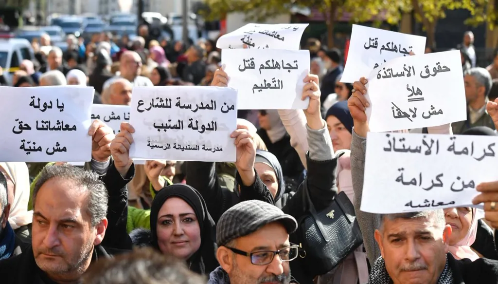 ختام أيام الموازنة فوضى و"ثورة" بدفع شعبوي... الحكومة تقطع دابر التمديد والانتخابات في 3 أيار