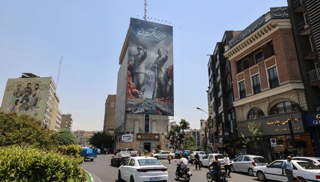 "مواجهة" في مضيق هرمز... ترامب: إيران وافقت على عدم امتلاك سلاح نووي