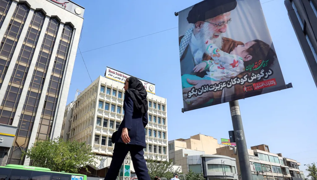 جولة محادثات غير مباشرة بين واشنطن وطهران بعد تشييع خامنئي