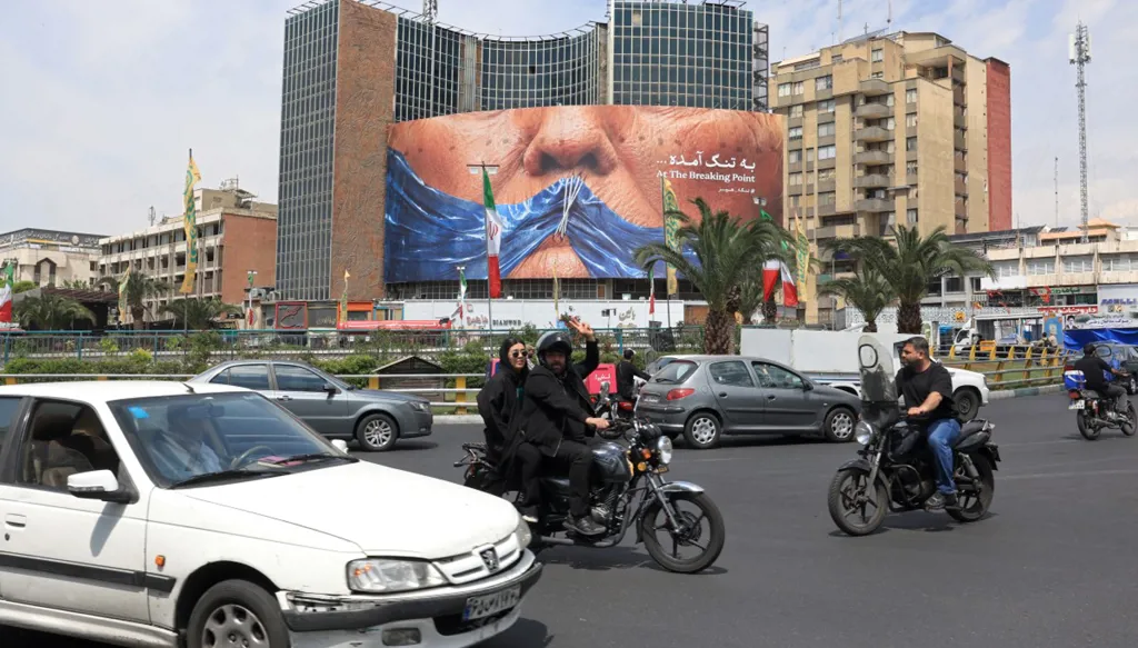 "الحصار يخنقها"... واشنطن: طهران غير قادرة على دفع رواتب جنودها