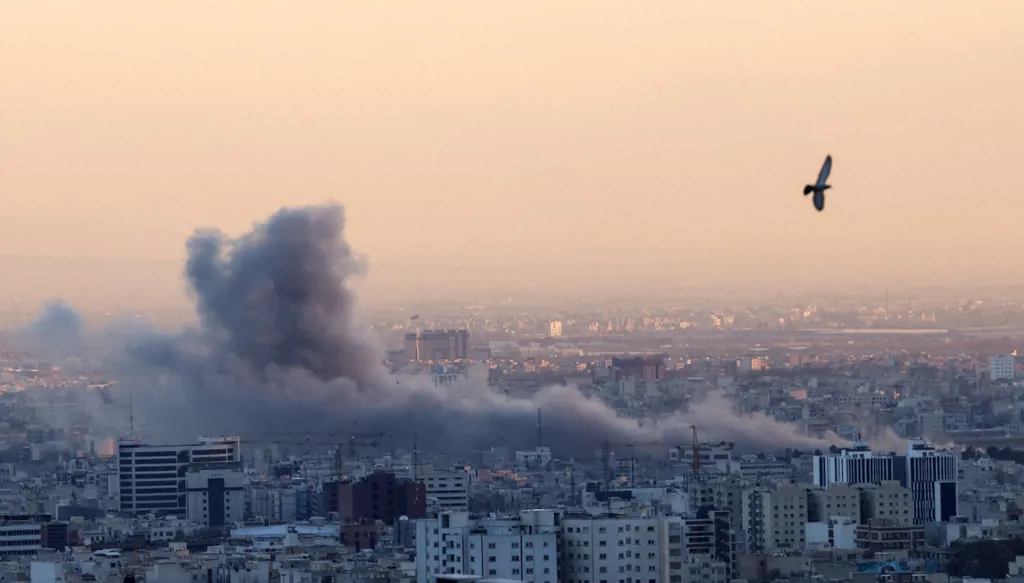 قصف على طهران. (أ ف ب)