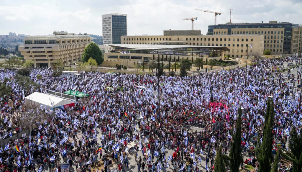 استطلاع: 88% من الإسرائيليين يؤيدون التوصل الى صفقة تبادل
