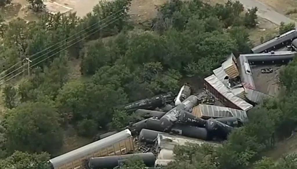 خروج قطار عن مساره في تكساس! (فيديو)