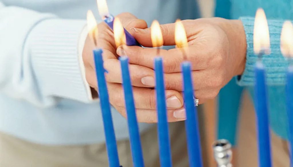 ما هو "عيد الحانوكا" الذي كان يُحييه اليهود على شاطئ سيدني؟