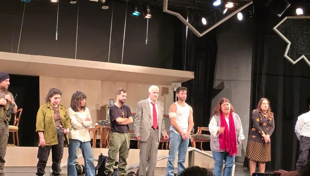 "كذبة بيضا" مسرحية عن الحرب تتحدّى الحرب