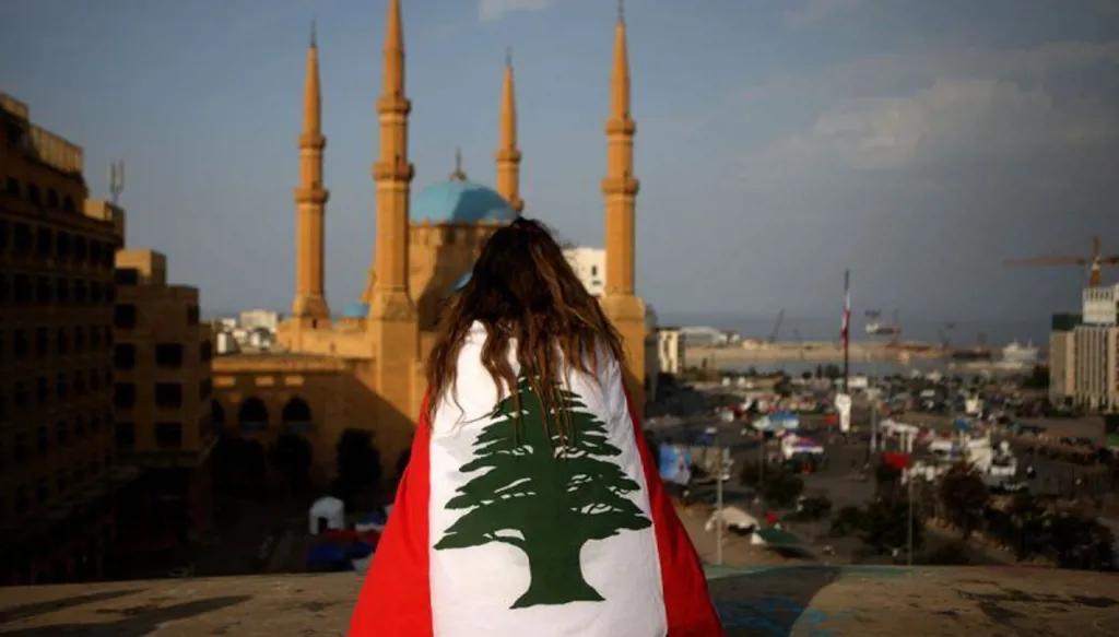 ليسوا أبناء الحياة حتّى بل ينحتون في صخورها