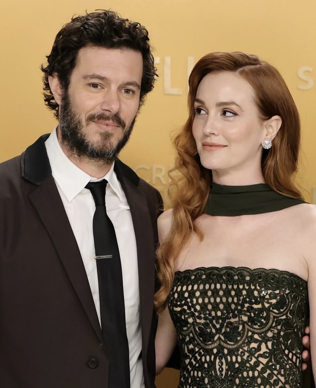 قرطيّ أذنين من الألماس واللؤلؤ الأبيض