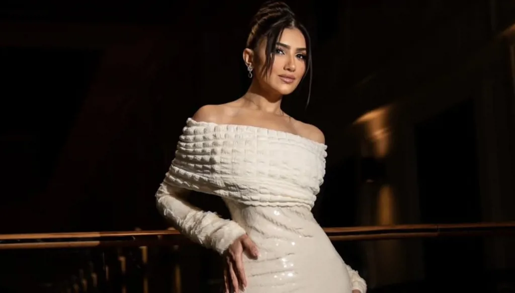 إطلالة مشرقة لمي عمر في العيد بأنامل المصمّمة اللبنانيّة ديما عيّاد (صور وفيديو)