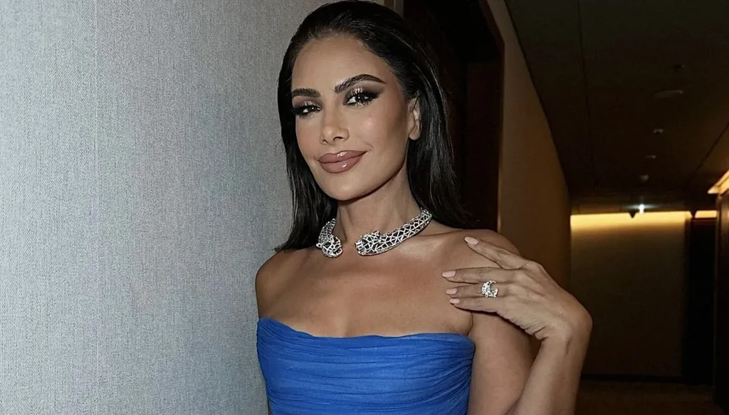 صبا مبارك بالأزرق الملكي في ضيافة من المصمّمة المبدعة مرمر حليم (صور وفيديو)