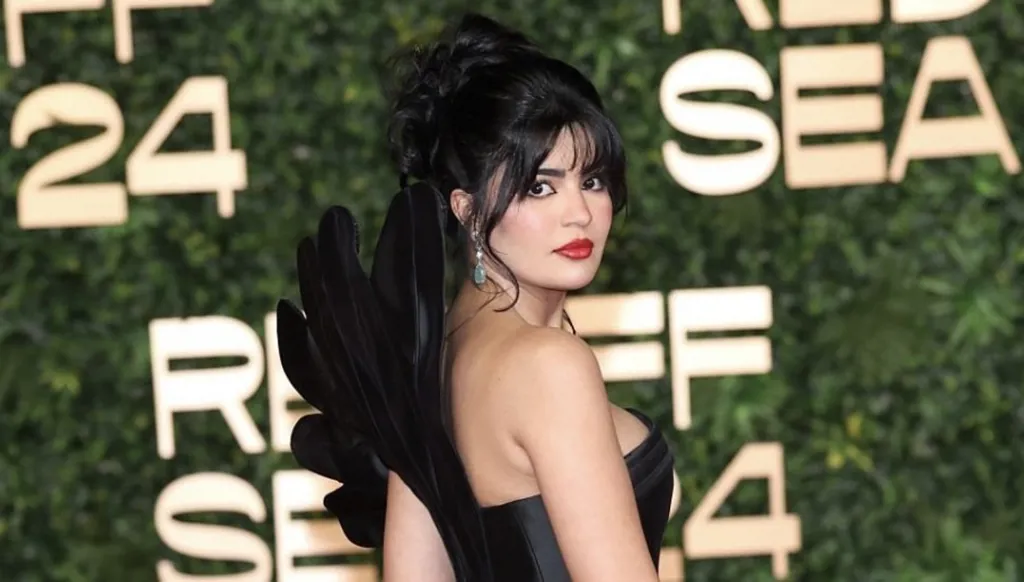 ميلا الزهراني بطلة "هوبال" تطلّ بالأسود في مهرجان البحر الأحمر السينمائي الدولي (صور وفيديو)