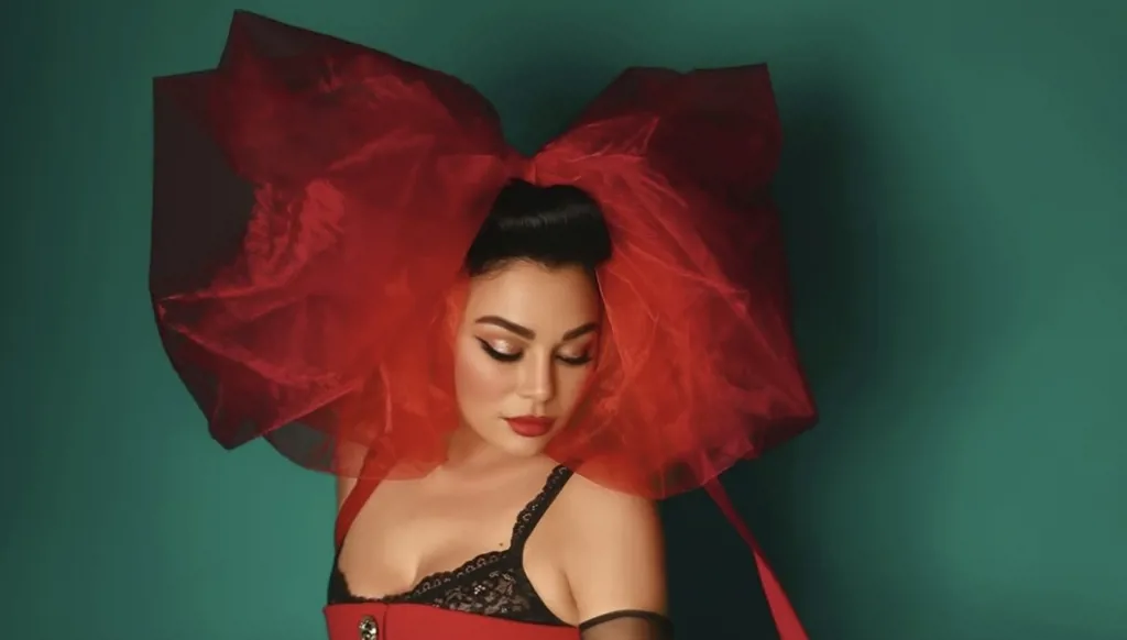 أكثر إطلالات هيفاء وهبي جرأة وإغراءً على مدار عام (صور وفيديو)