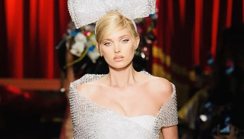 فستان سهرة من الفقّاعات يثير ضجة على مواقع التواصل الاجتماعي (صور وفيديو)