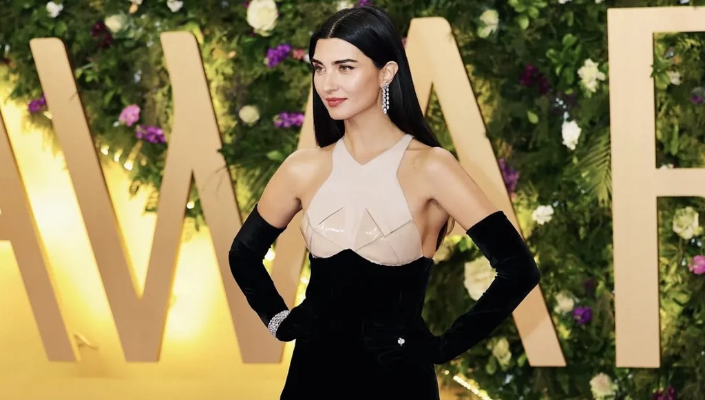 توبا بويوكستون بتصميم قديم من جان بول غوتييه في حفل Joy Awards (صور وفيديو)