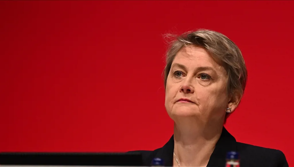 بريطانيا تكشف عن "أكبر حزمة عقوبات" ضد روسيا