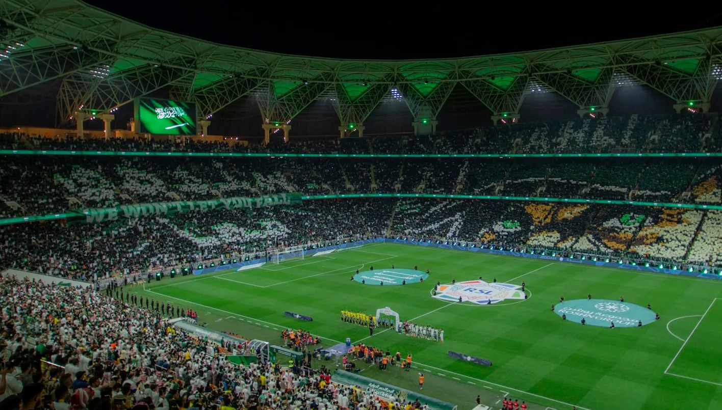 جماهير الأهلي والنصر ترسمان لوحة فنية رهيبة في الكلاسيكو (فيديو)