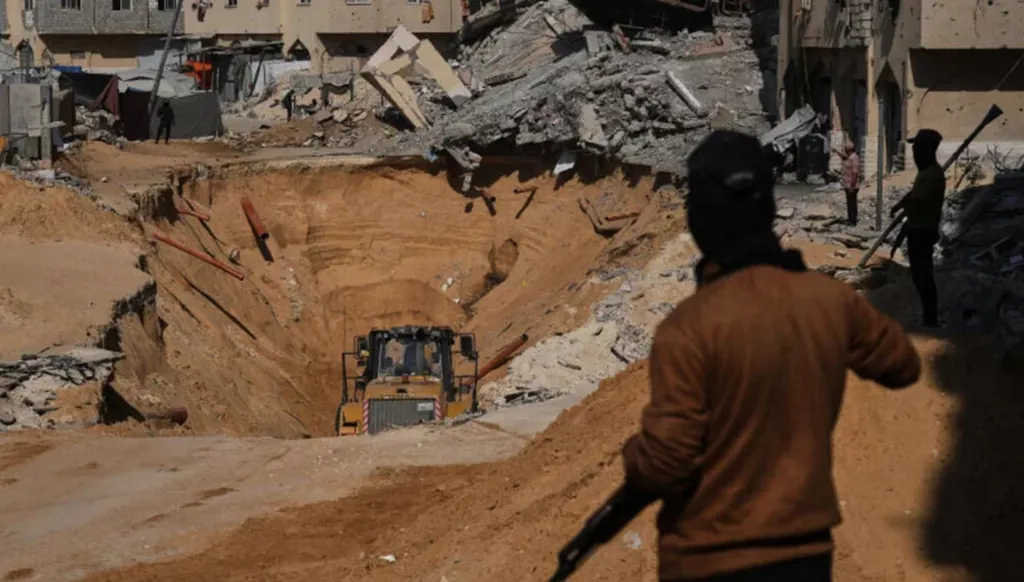 إسرائيل تتسلم 3 جثث من "حماس" وتحيلها للفحص الشرعي