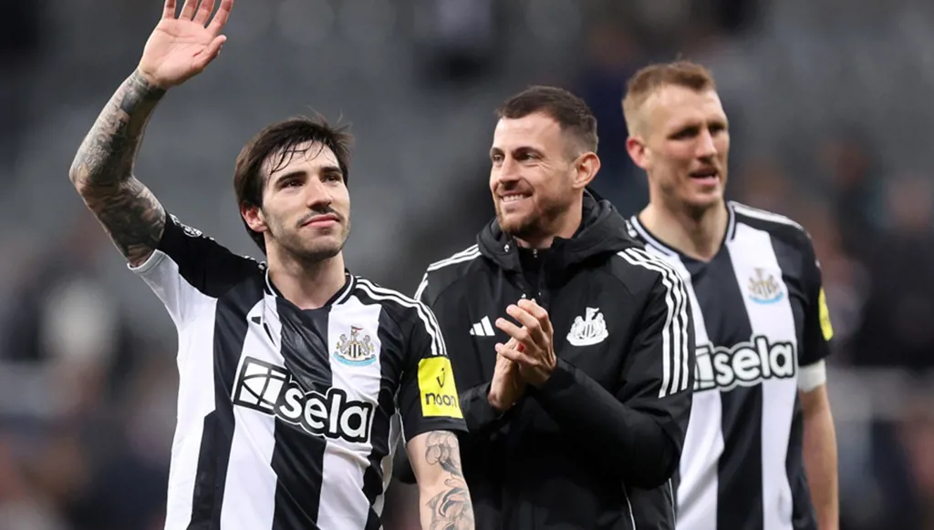 تونالي من المراهنات إلى قائد مشروع عودة نيوكاسل لدوري الأبطال