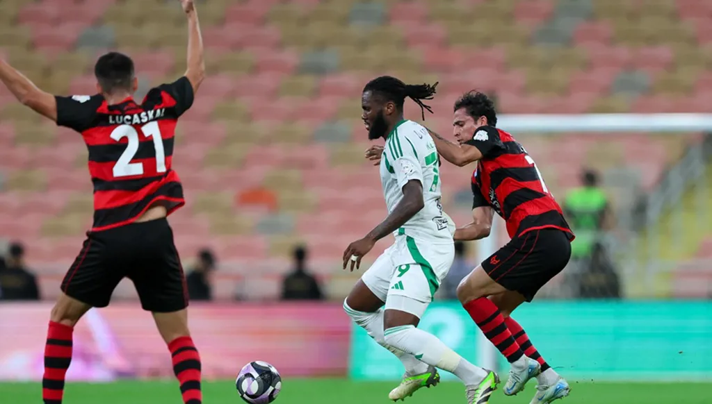 الرياض يفرض التعادل على الأهلي بسيناريو درامي