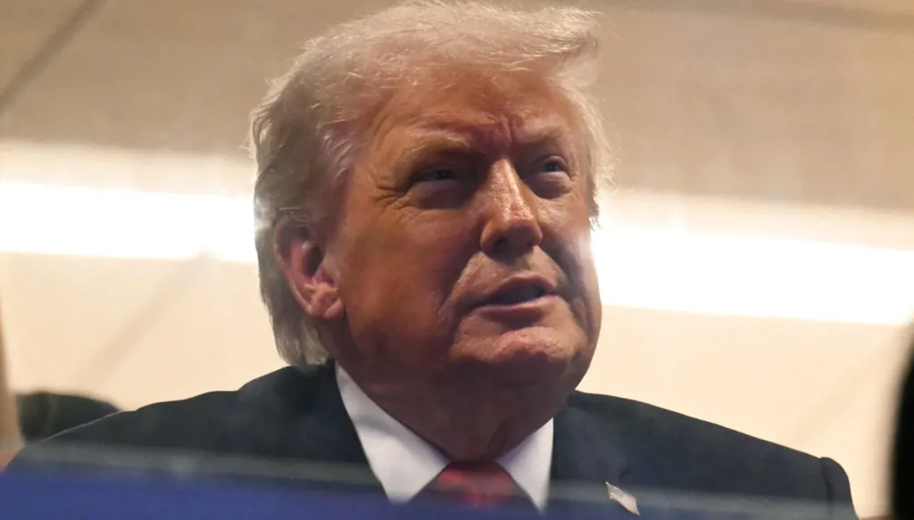 ترامب متوجّهاً إلى دافوس: غرينلاند مهمة لنا... ولا أحد يهتم بماكرون