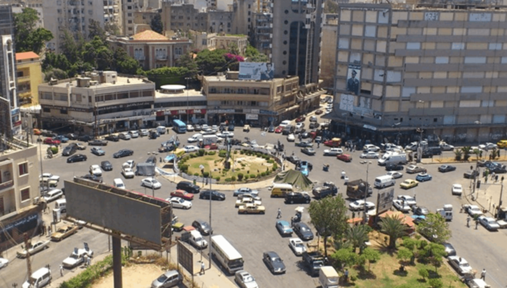 عملية موثقة... سرقَ هاتف سيدة من يدها في طرابلس شمالي لبنان (فيديو)