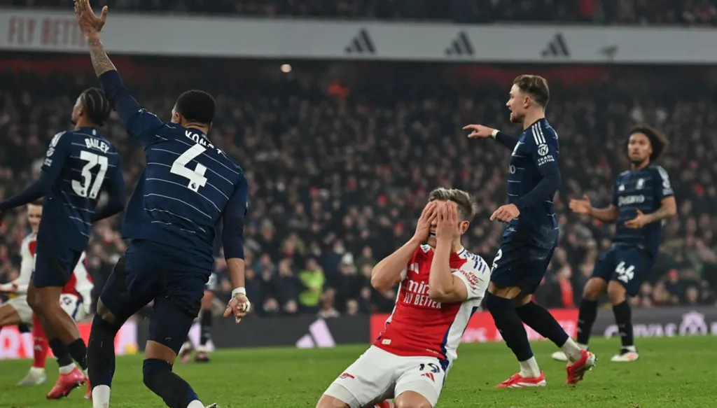 مهاجم أستون فيلا يعترف بتعرض أرسنال للظلم!