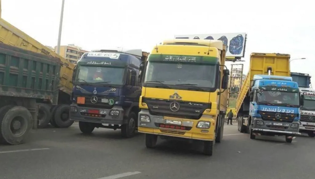 بعد القرار السوري بشأن الشاحنات... قطاع النقل البري اللبناني: القرار مفاجئ وسلبي