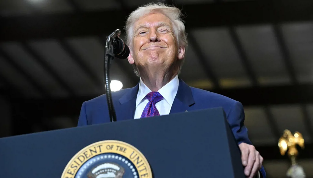 الكائنات الفضائية... ترامب يتّهم أوباما بكشف معلومات سرّية وهذا ما أعلنه!