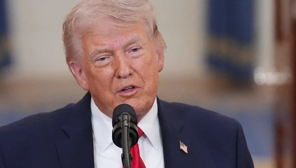 ترامب يخفّض الرسوم على مشتقّات الصلب والألمنيوم والنحاس