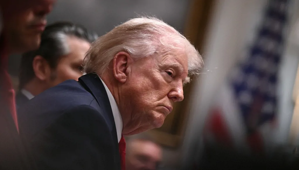 ترامب يهدّد بالرسوم الجمركية... ماذا قال عن أوكرانيا؟