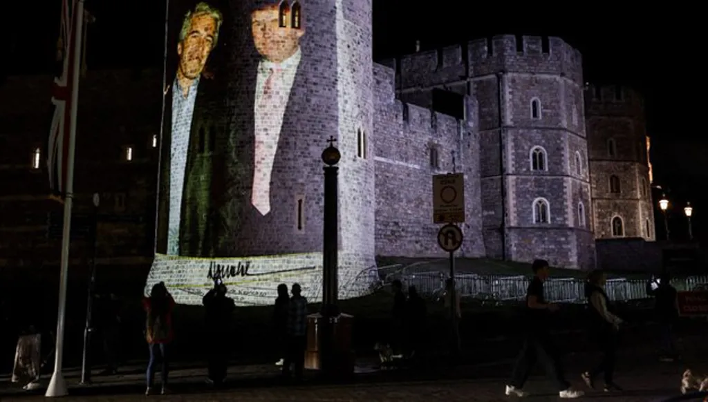 عرض صور لترامب وإبستين على قلعة وندسور... واعتقال ‏‏4 أشخاص (فيديو)‏