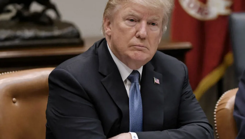 اتهمهم بالتحريض على عصيان أوامر الجيش... ترامب يلوّح بالإعدام