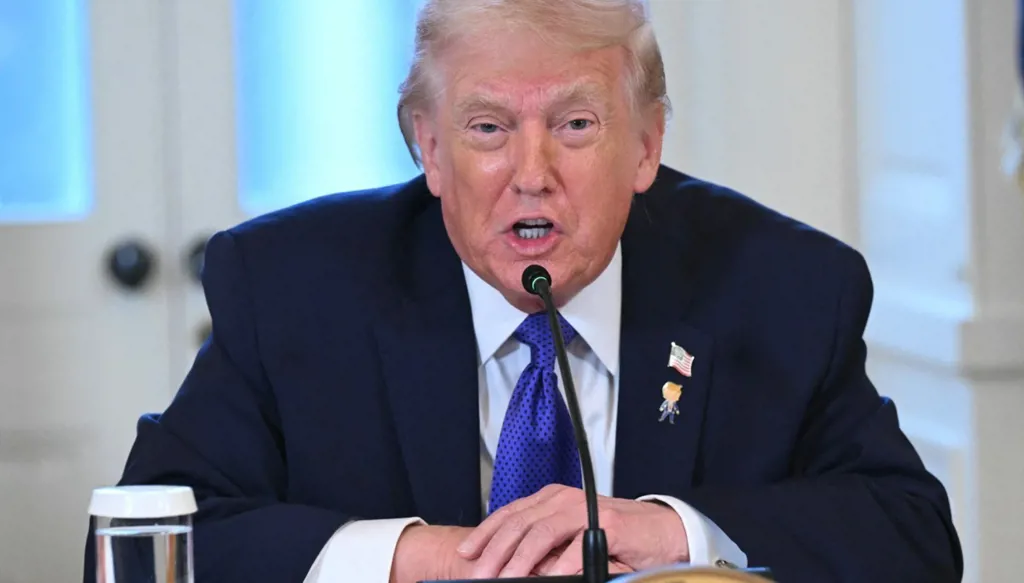 ترامب: سنتولى أمر غرينلاند سواء باللين أو بالشدة