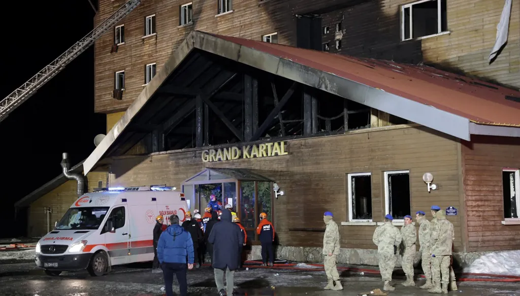 بعد الحريق في منتجع التزلّج... تركيا تعتقل 11 شخصاً