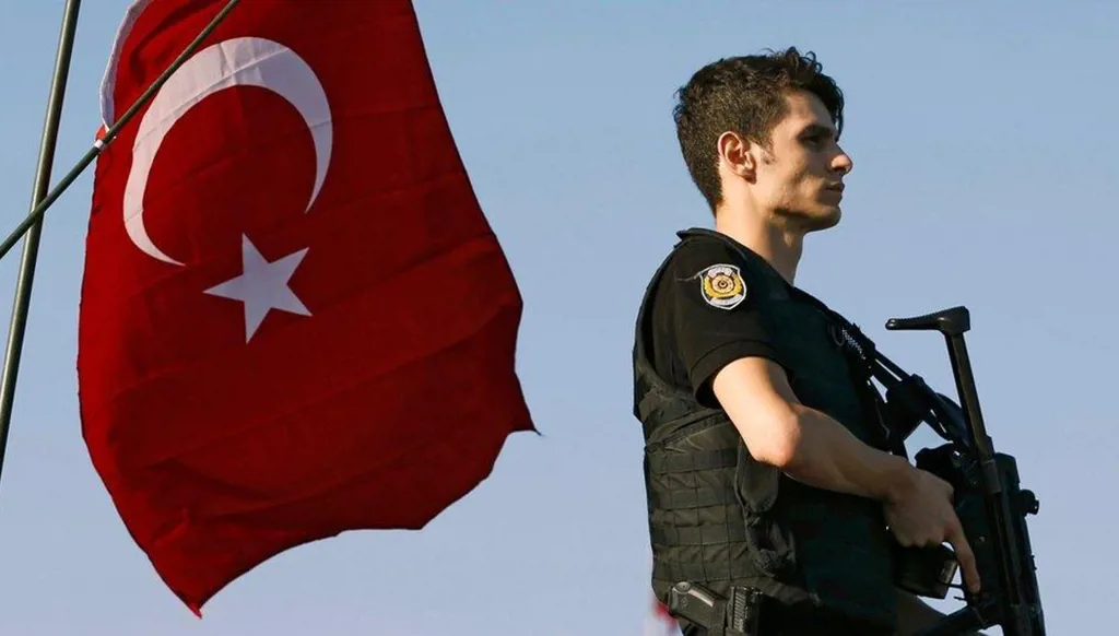 تركيا توقف 65 جندياً وشرطياً بتهمة ارتباطهم بفتح الله غولن