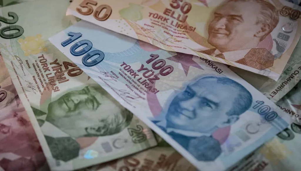 هبوط قياسي لليرة التركية ووقف التداول في بورصة إسطنبول موقتاً