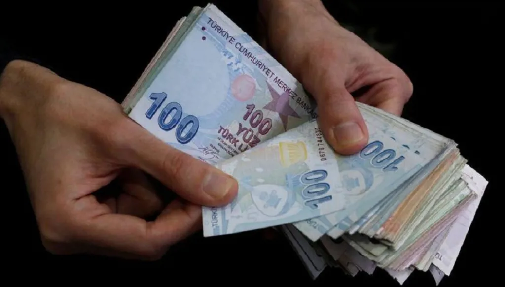 تدهور الليرة التركية يزيد من حدة الأزمة الاقتصادية في إدلب