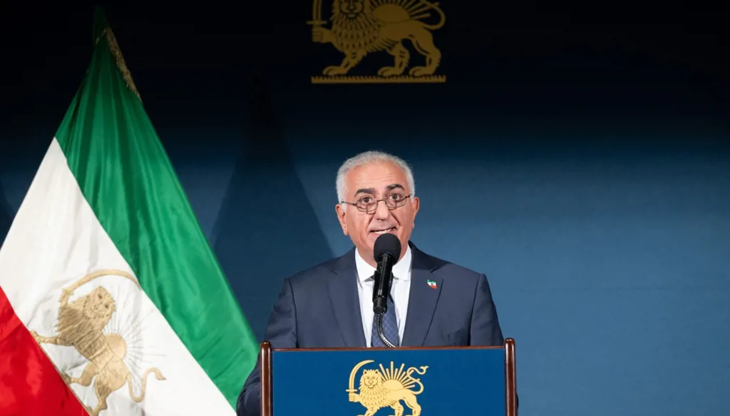 إيران... رضا بهلوي يدعو إلى النزول إلى الشوارع مجدداً