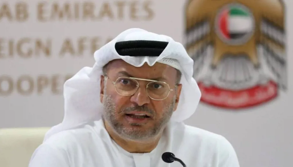 قرقاش: الإمارات لا تملي على أحد ما يفعل