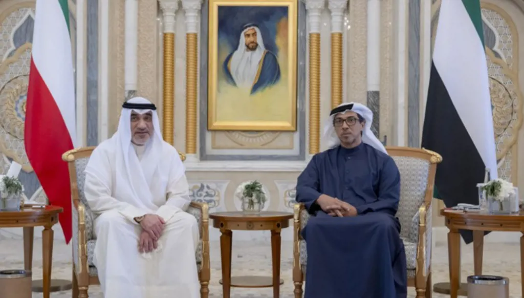 منصور بن زايد يستقبل وزير داخلية الكويت.... وبحث في العلاقات الثنائية (صور)