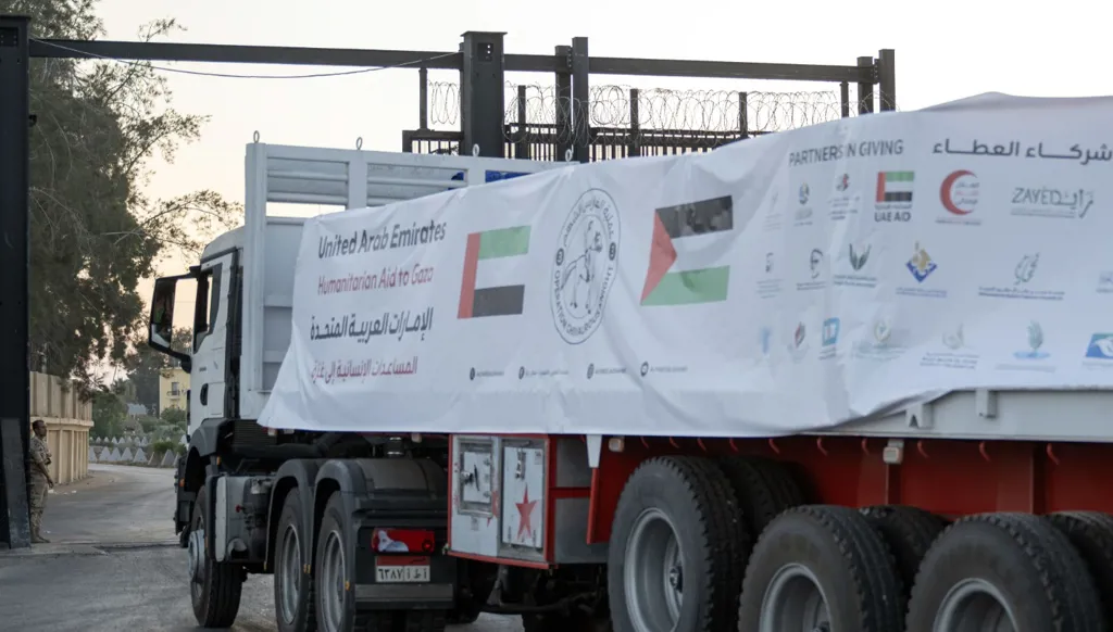 الدعم الإماراتي مستمر... دخول 260 طناً من المواد الغذائية إلى غزة