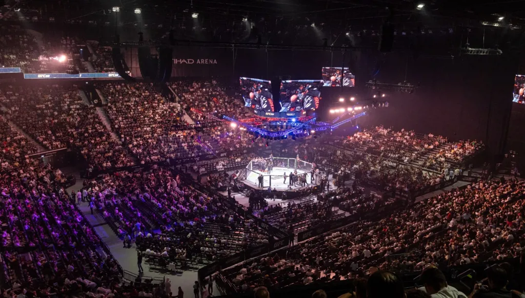 ليلة النزال من يو إف سي تعود إلى أبوظبي