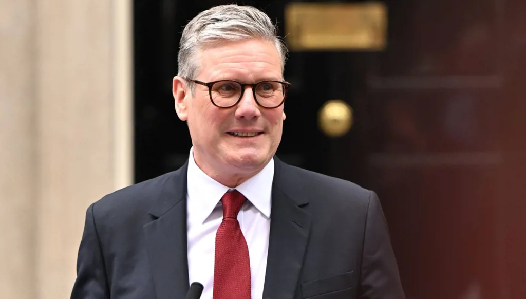 ستارمر يزور منطقة الخليج لبحث استمرار فتح مضيق هرمز