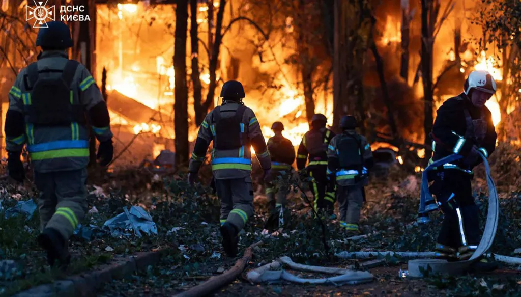 اجتماع لتعزيز قدرات أوكرانيا الدفاعية برئاسة ماكرون وستارمر