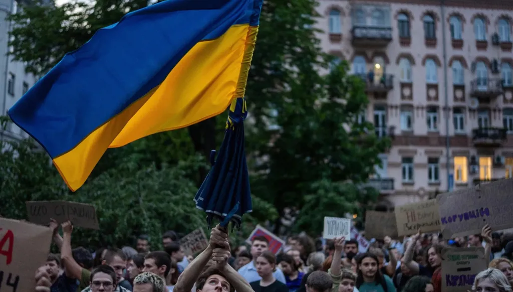 أوكرانيا... اعتقال وزير سابق بقضية فساد