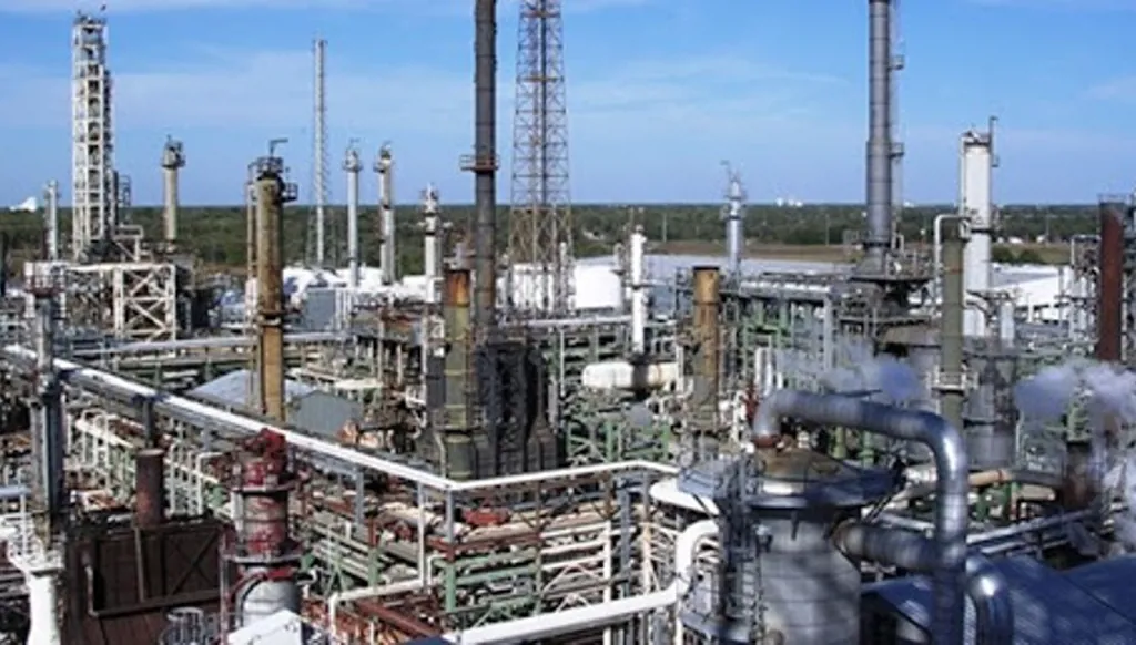 اندلاع حريق بمستودع نفايات مصفاة مارون للبتروكيماويات في إيران