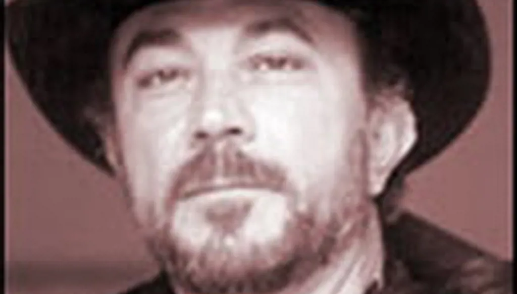 سوف يصفّق في الظلام لنفسه وسوف نصفّق له دعوني أخرج لأصافح المعزّين، قال الشاعر جاد الحاج