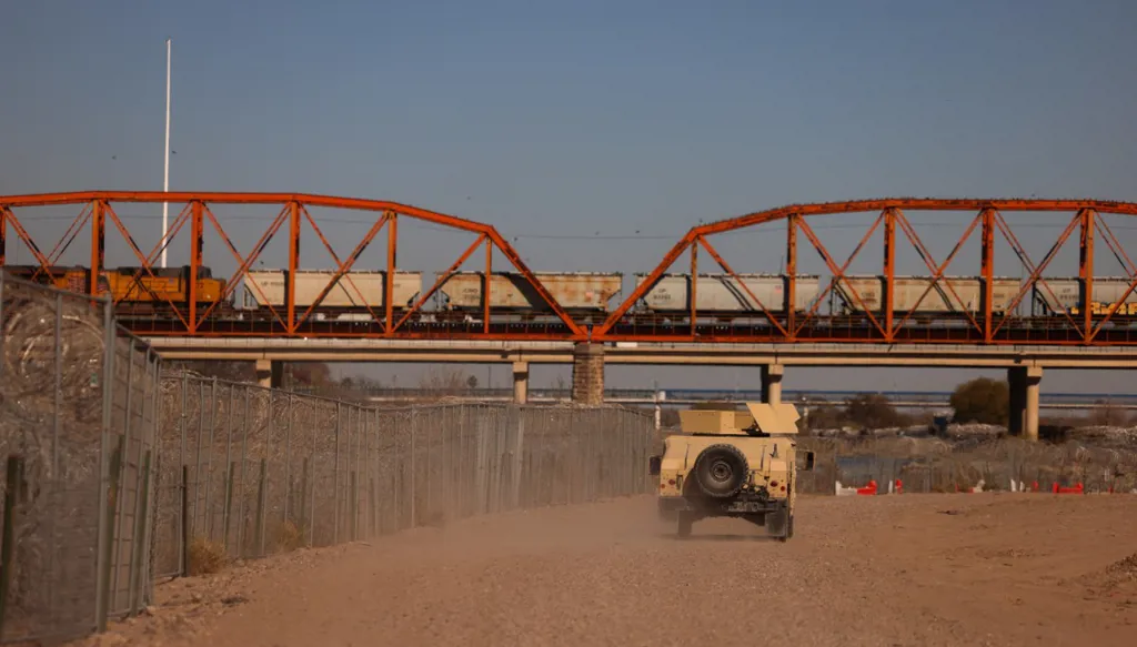 "تفاؤل" رغم الإجراءات... ألف مهاجر من المكسيك إلى الولايات المتحدة