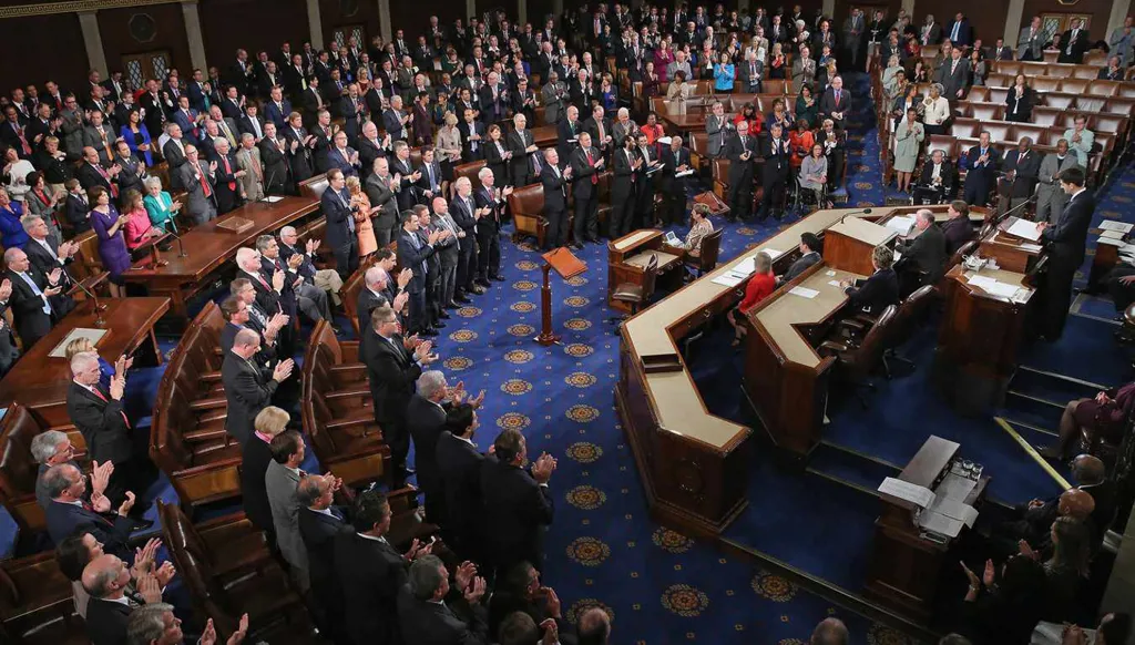 الجمهوريون يقتربون من السيطرة على مجلس النواب