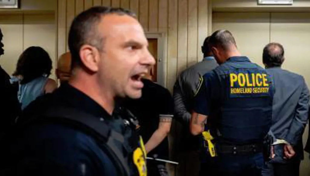 اعتقال ديمقراطيين من ولاية نيويورك بعد احتجاج ضد إدارة الهجرة