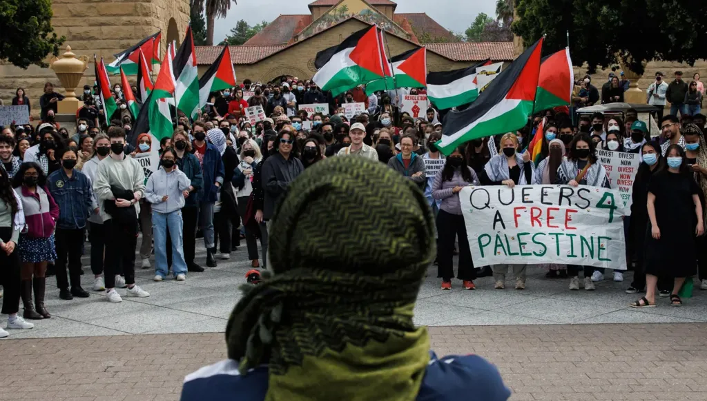 في جامعة "ستانفورد" الأميركية... اتّهام متظاهرين داعمين لفلسطين بـ"التخريب"